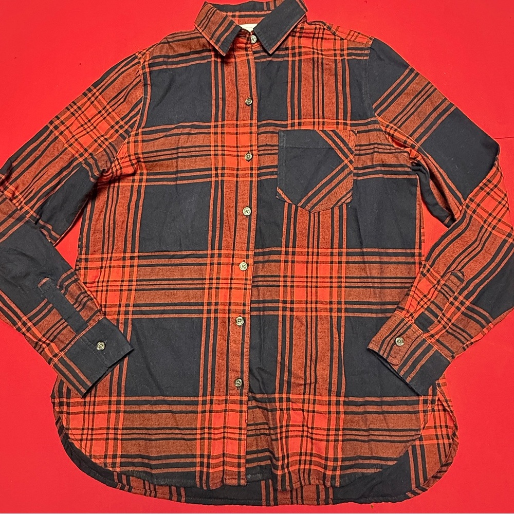 OLD NAVY RED AND NAVY BUTTON DOWN FLANNEL SHIRT
